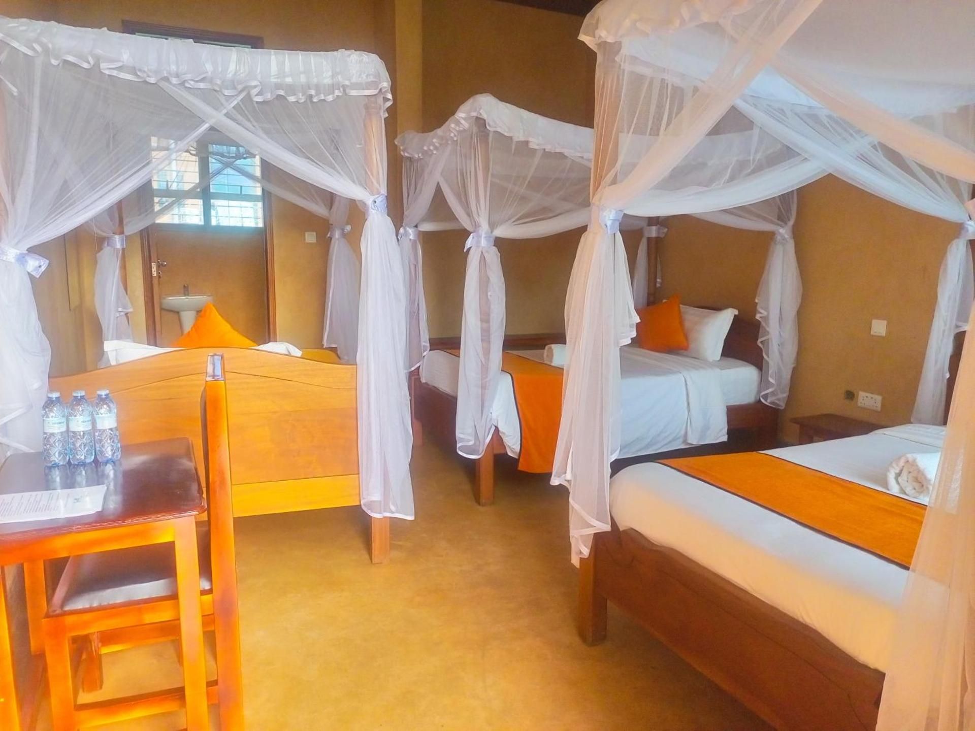 New Court View Hotel Budget Triple Room