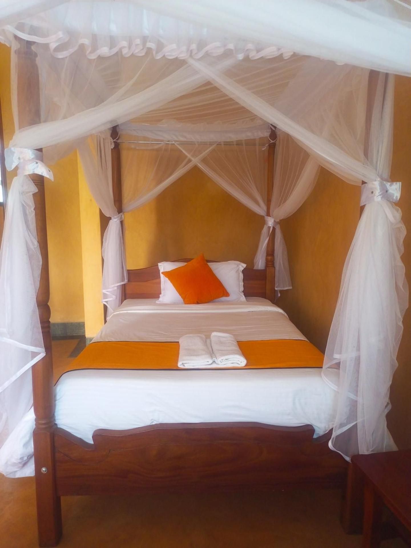 New Court View Hotel Budget Single Room 2