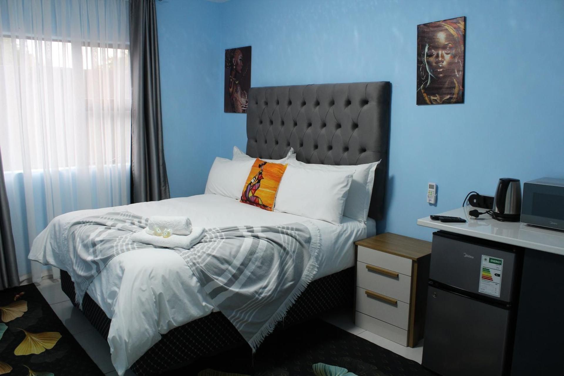 Deluxe Queen Suite
