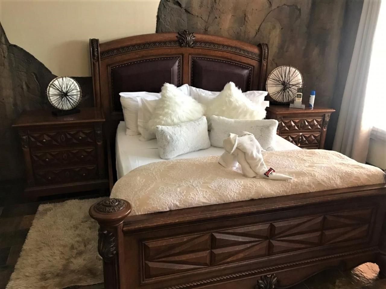 Deluxe Queen Suite