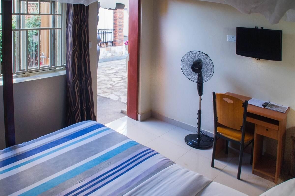 Satellite One Hotel Deluxe Double Room 3