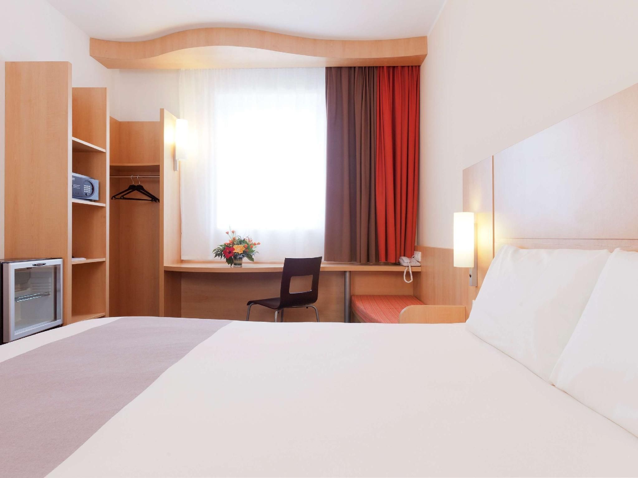 ibis Bata Standard Double Bed