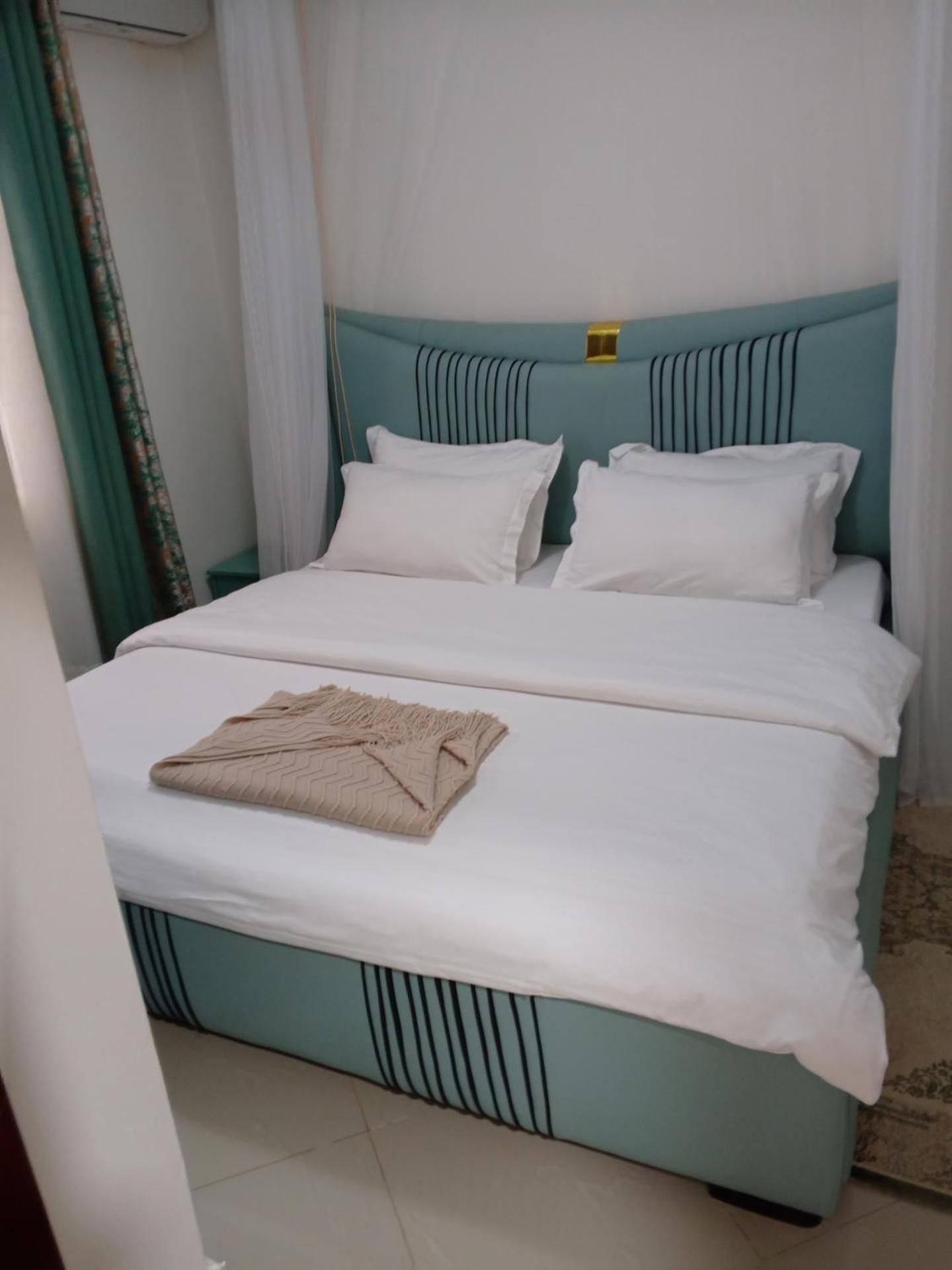 Classic One-Bedroom Apartment with King Bed