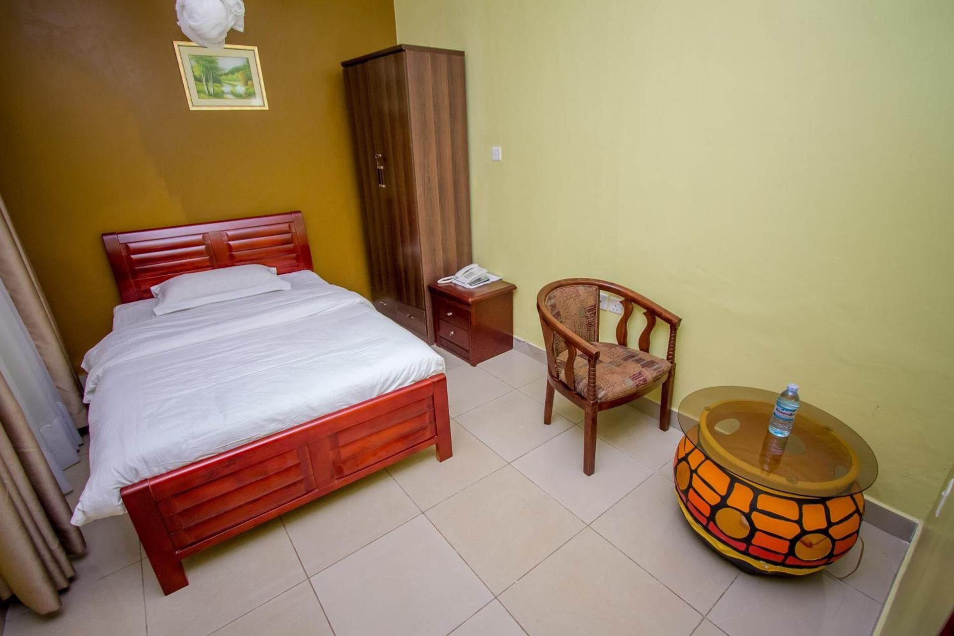 Tuzza Hotel Standard Double Room 2