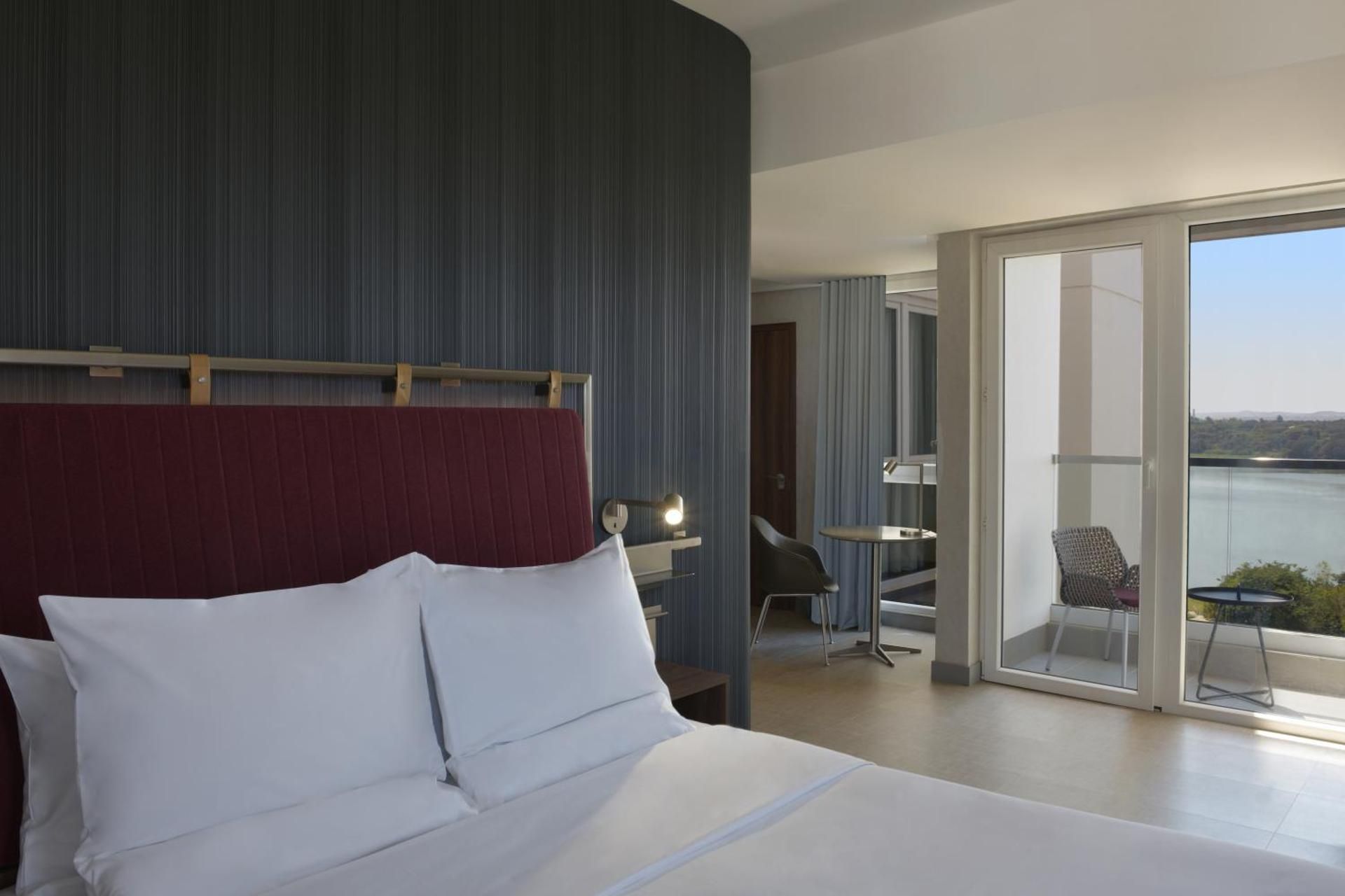 Novotel Lubumbashi Junior Suite with Double Bed - Lake Side 2