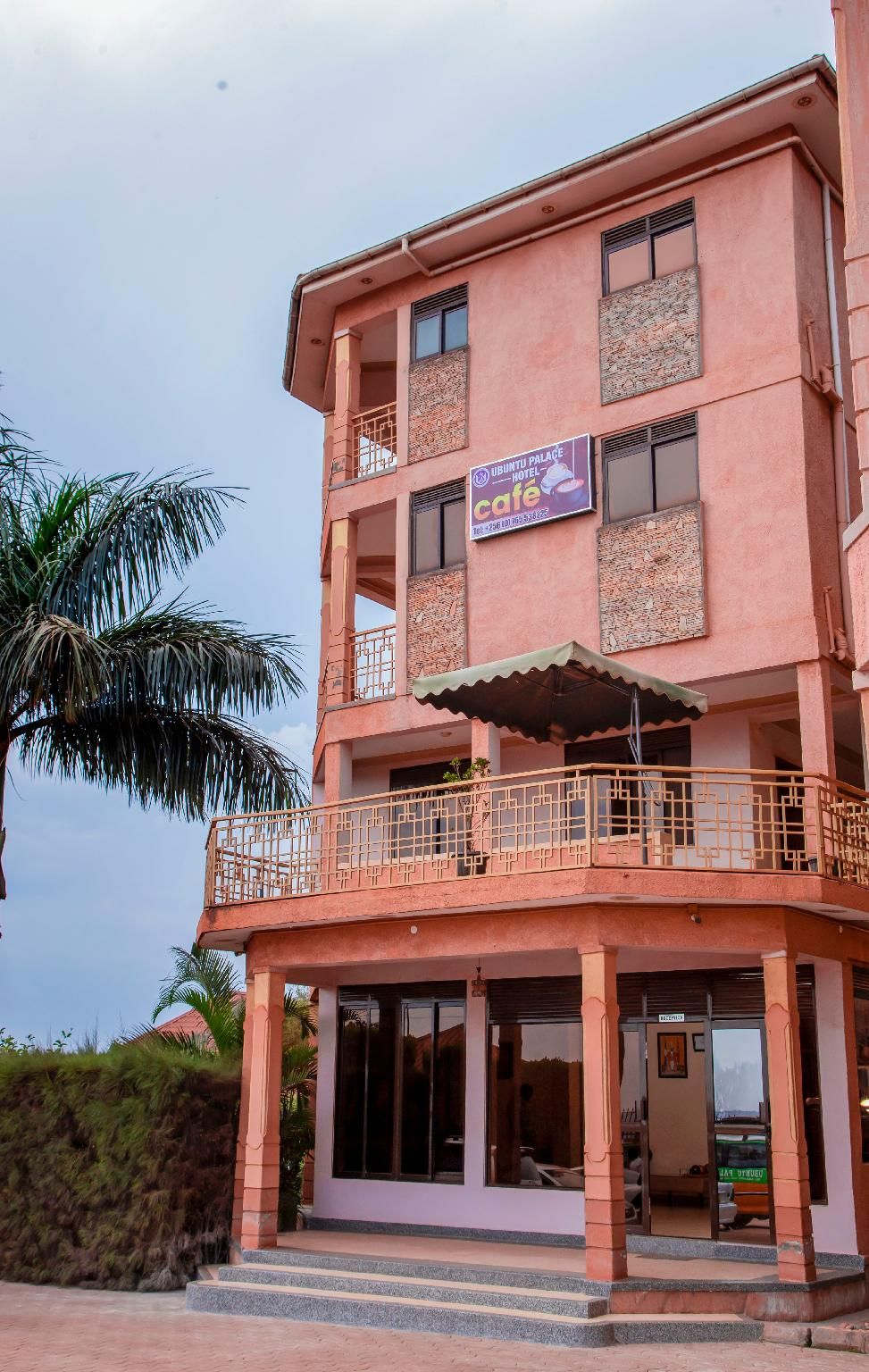Ubuntu Palace Hotel