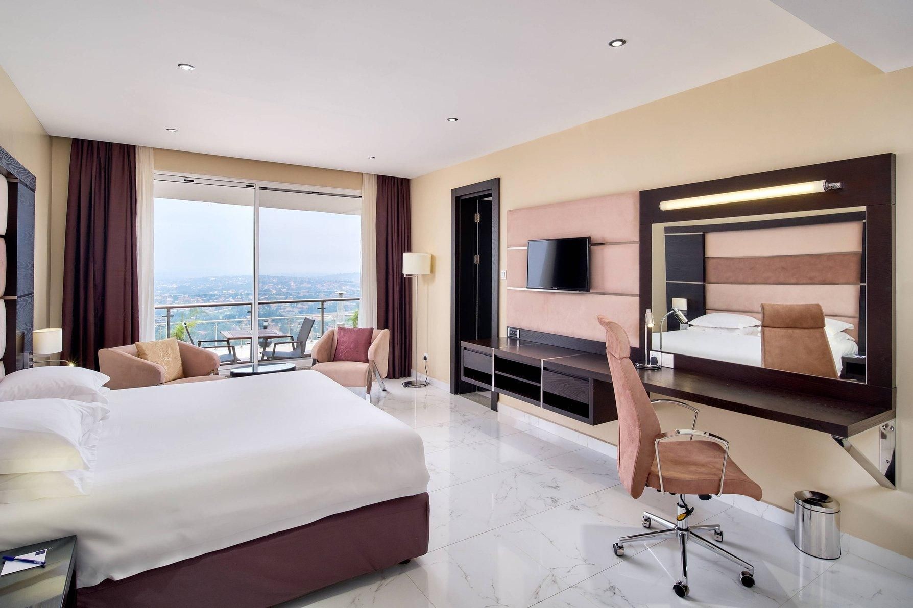 1 Bedroom Executive Suite, 1 King, City view, Balcony
