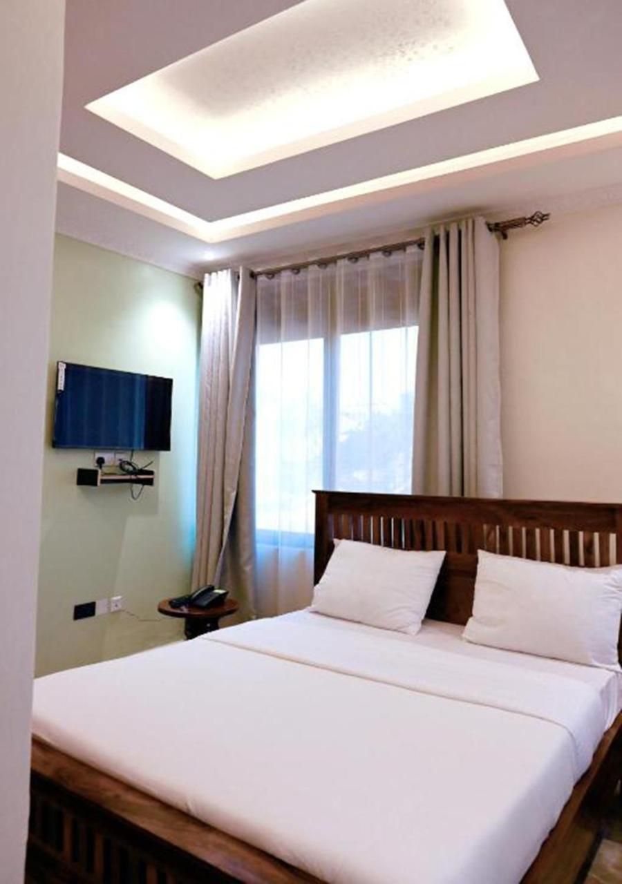 Deluxe Double Room (2 Adults + 1 Child)