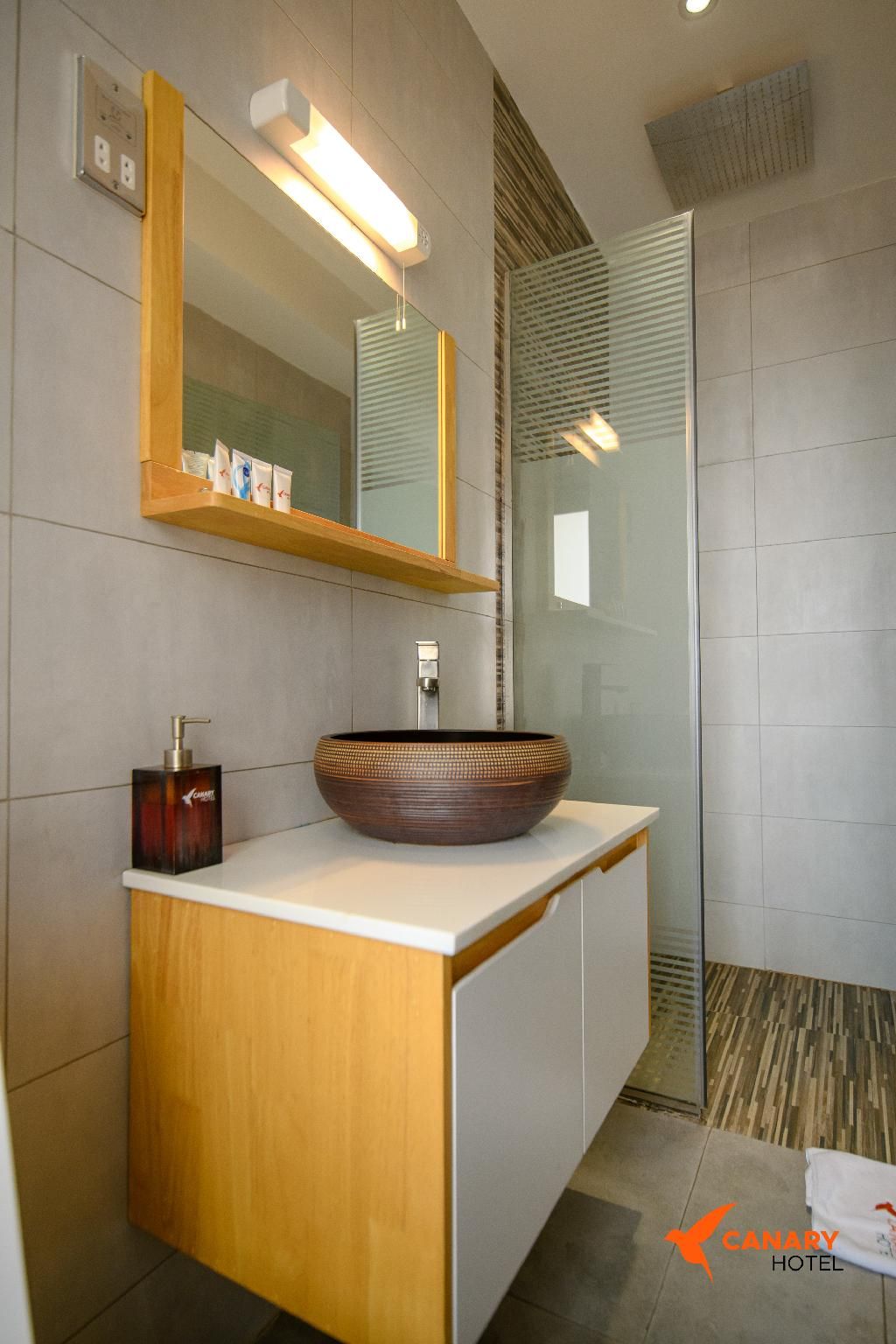 Canary Hotel Kampala Deluxe King Room