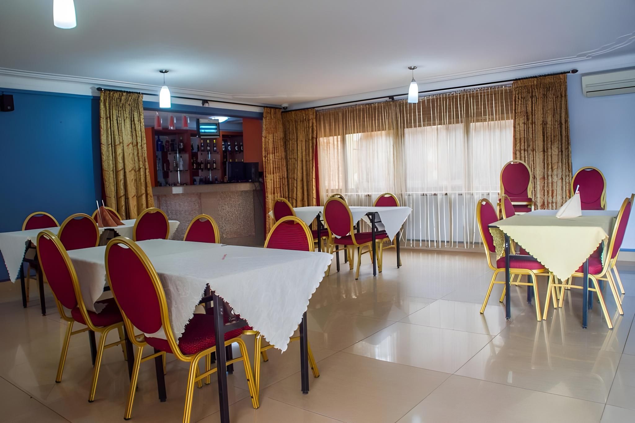 restaurant (private room)