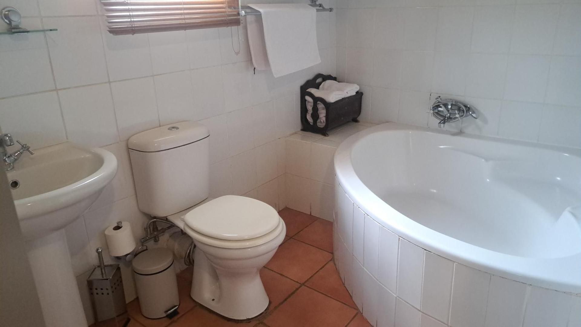 The Gateway Inn Deluxe Family Room 2