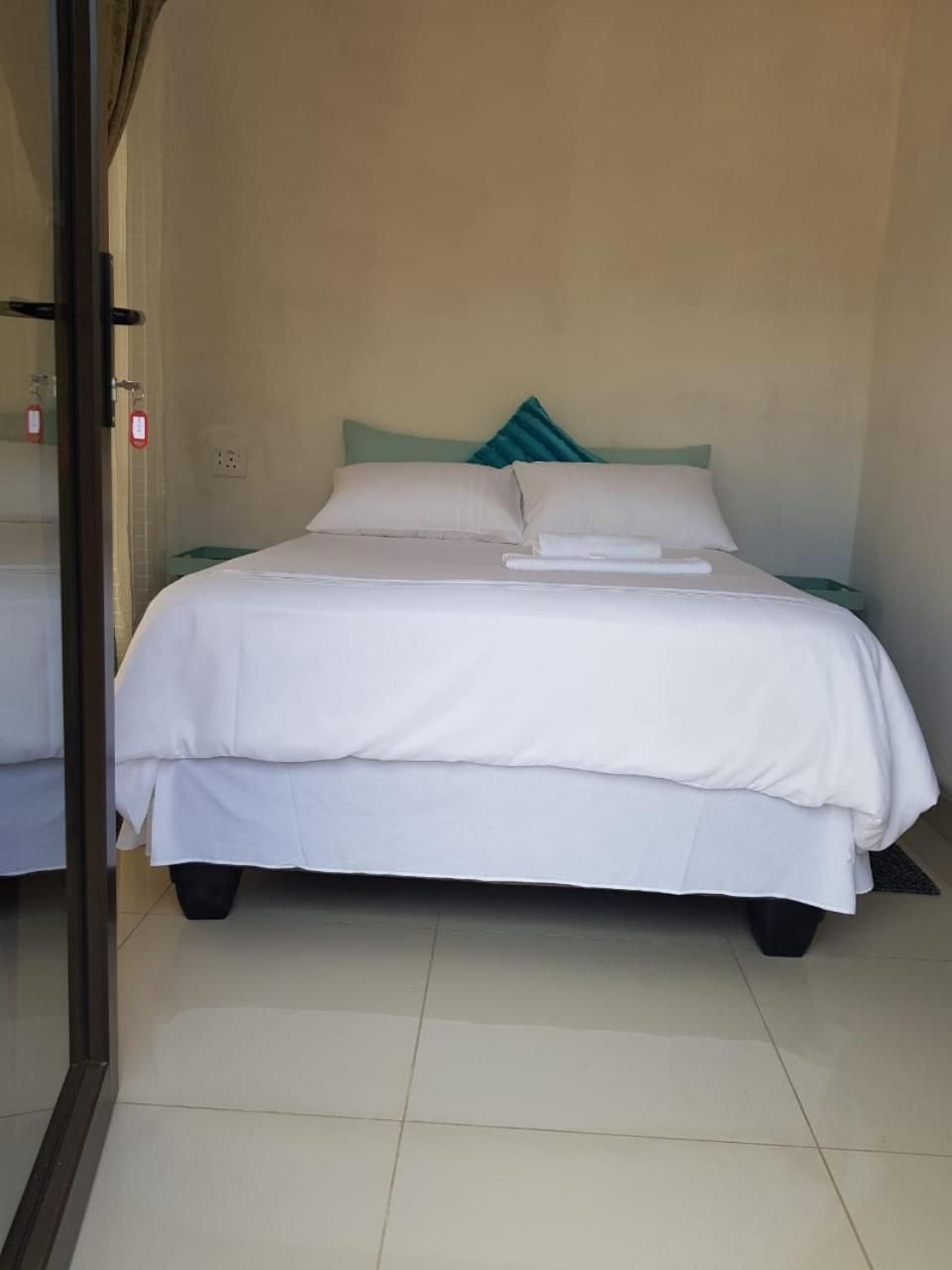 ONNIE GUESTHOUSE Budget Double Room