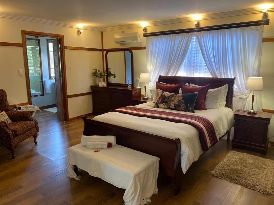 Deluxe Two-Bedroom Apartment with Garden View