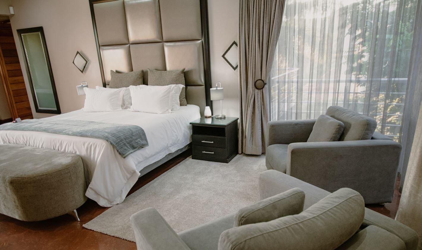 Luxury King/Twin Room
