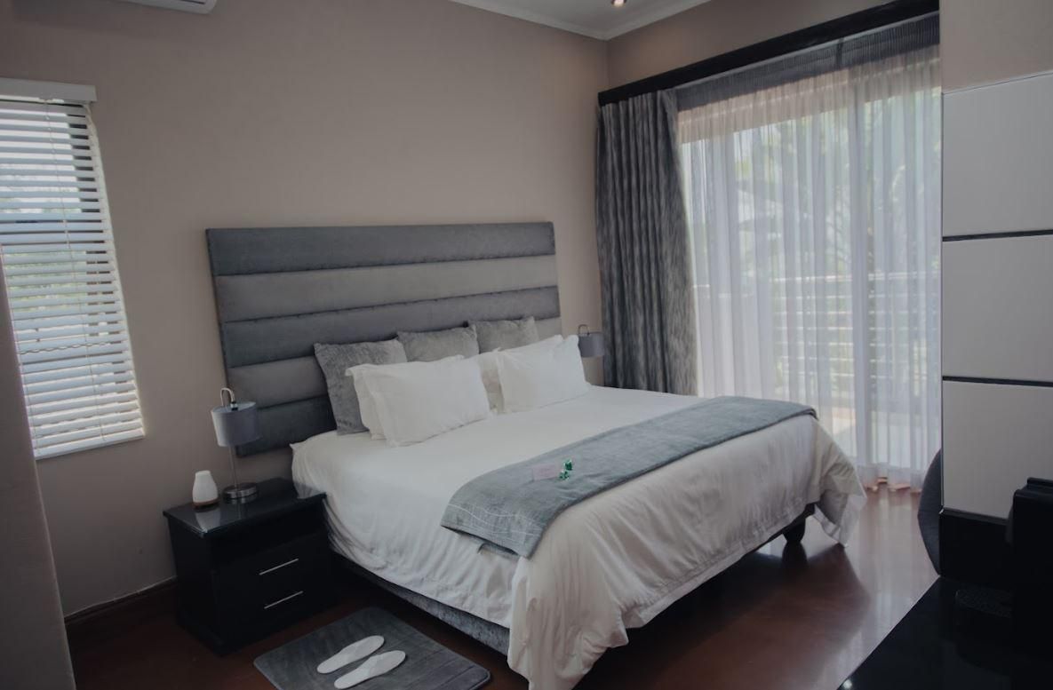 King/Twin Room with private garden