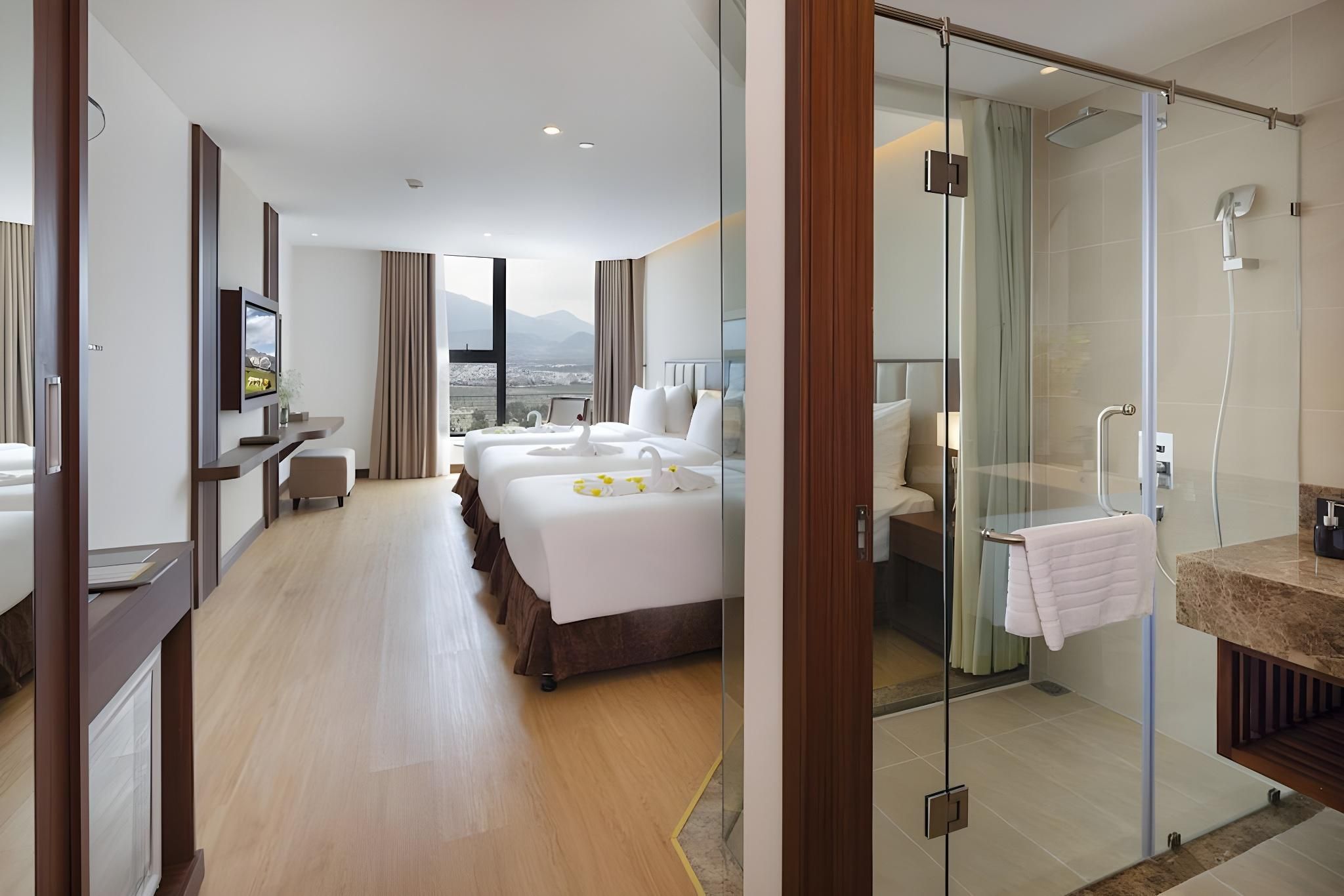 Deluxe Partial Sea View