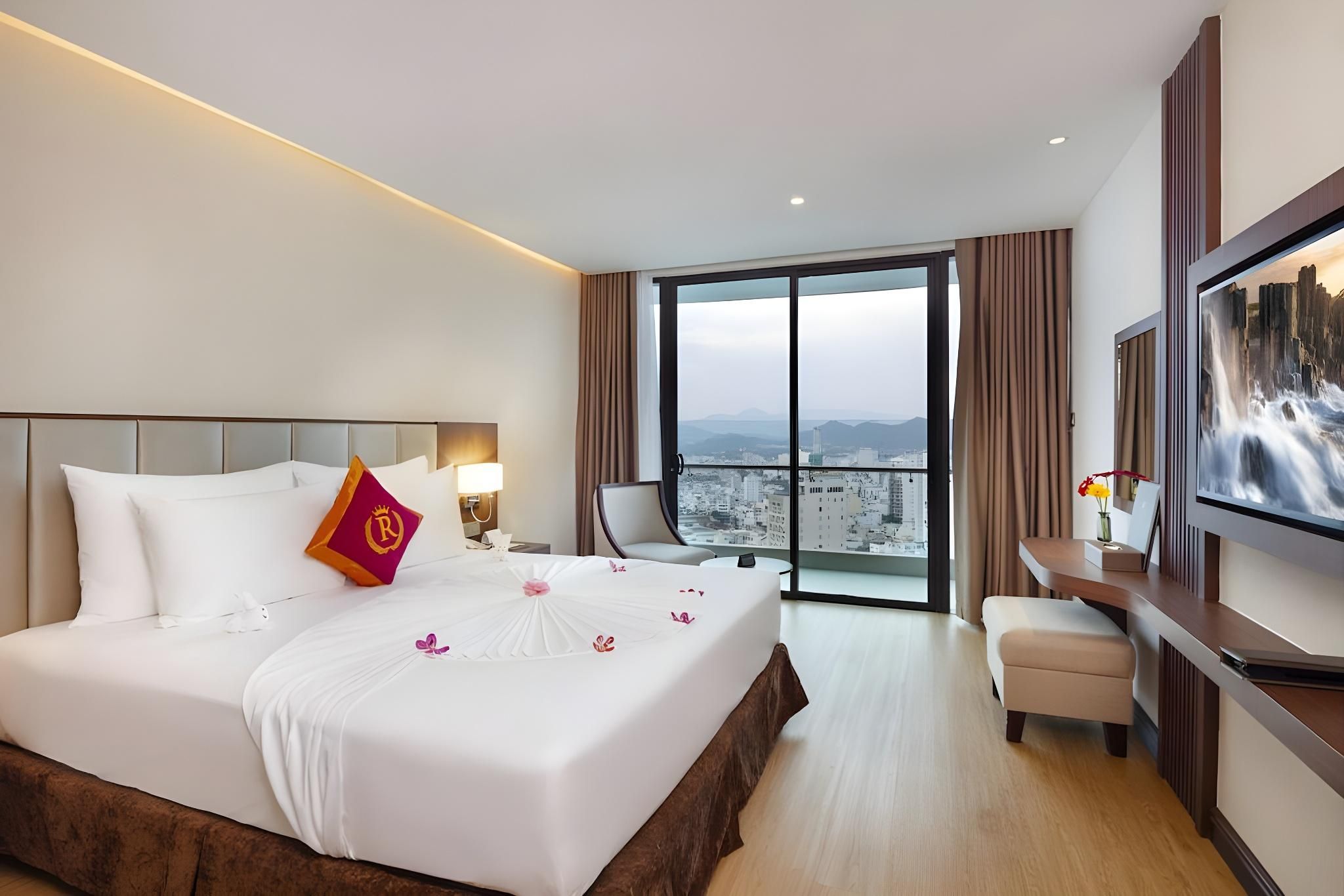 Grand Deluxe Partial Sea View Room