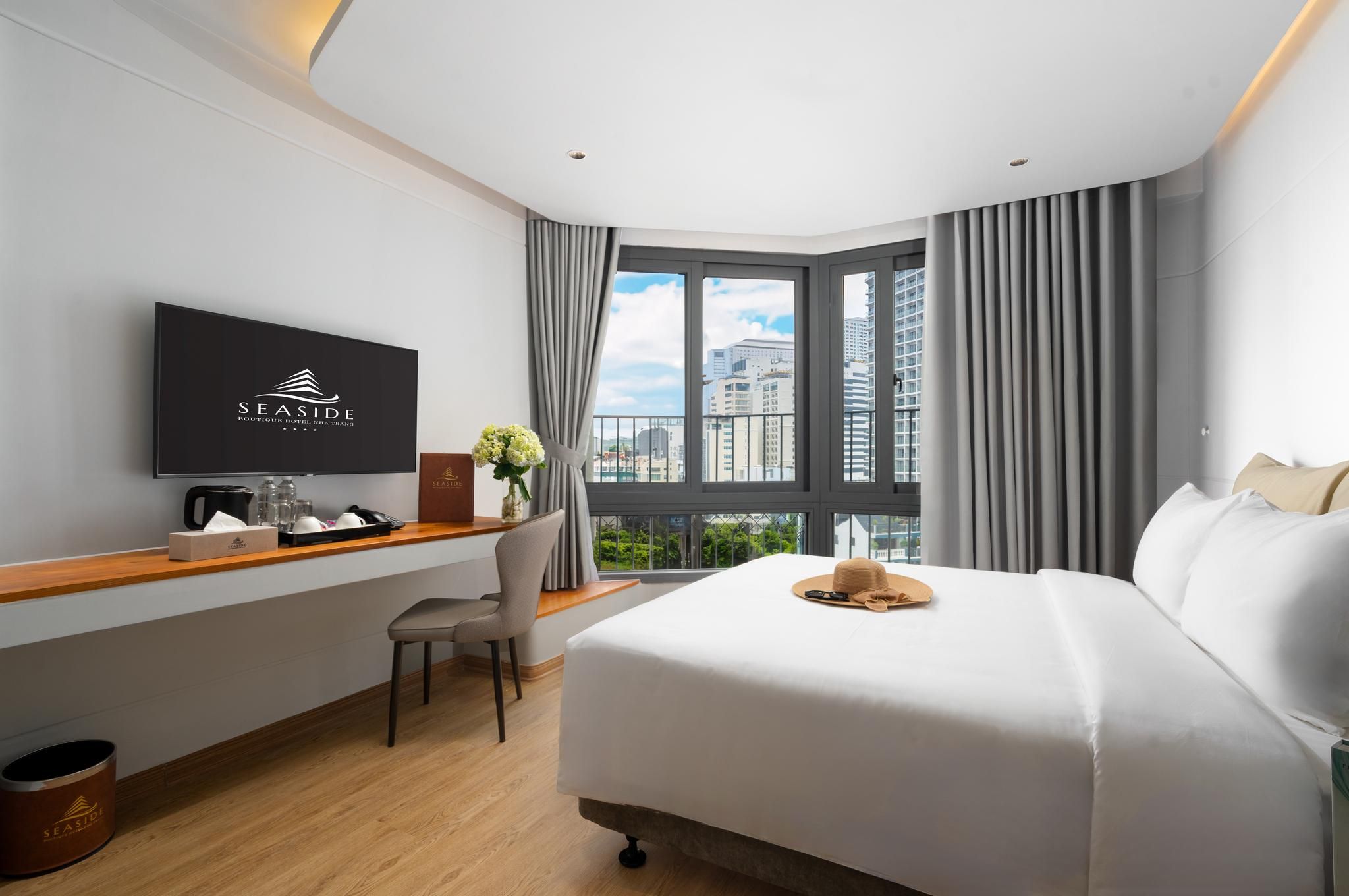 Senior Deluxe Double or Twin Room with Window - Sea View