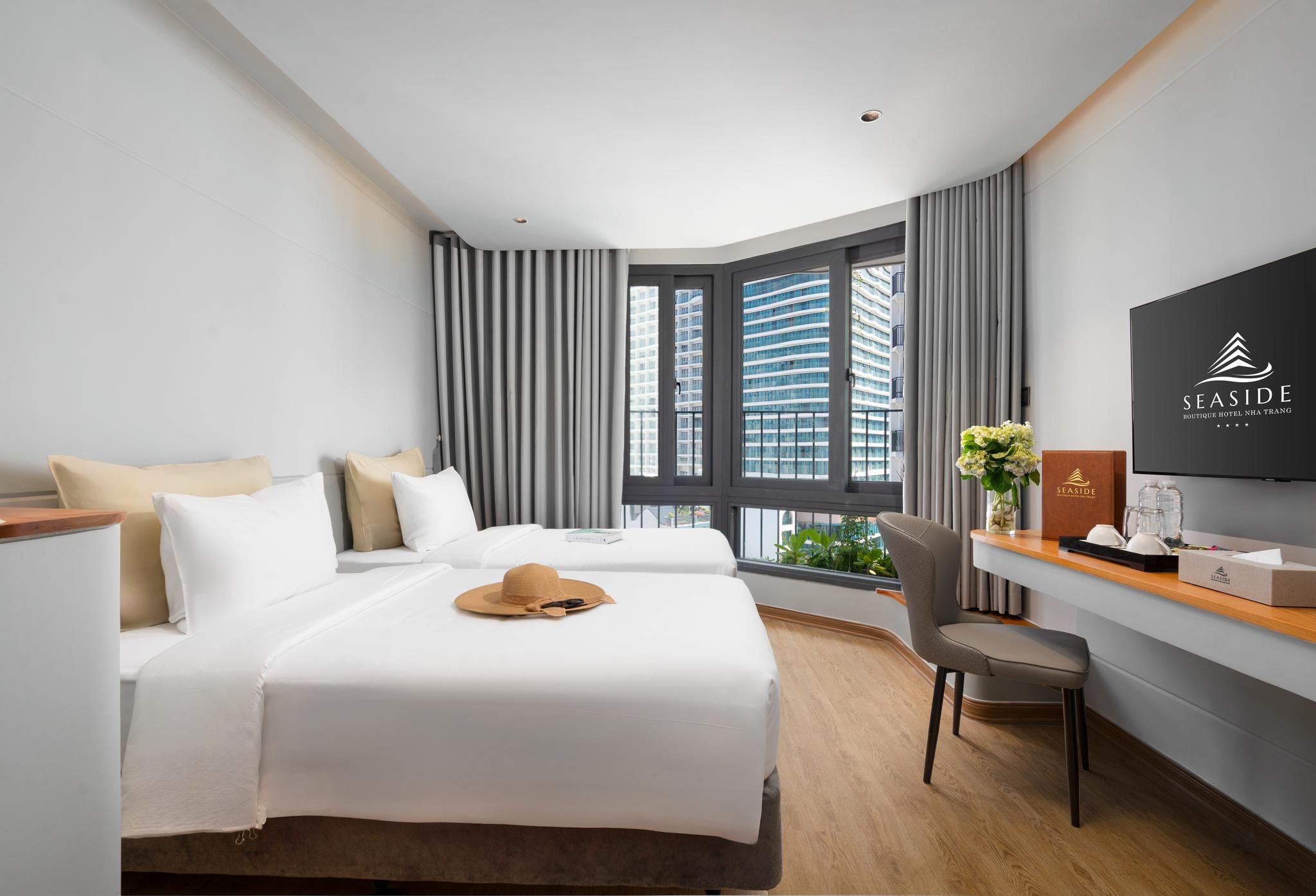 Senior Deluxe Double or Twin Room with Window - City View