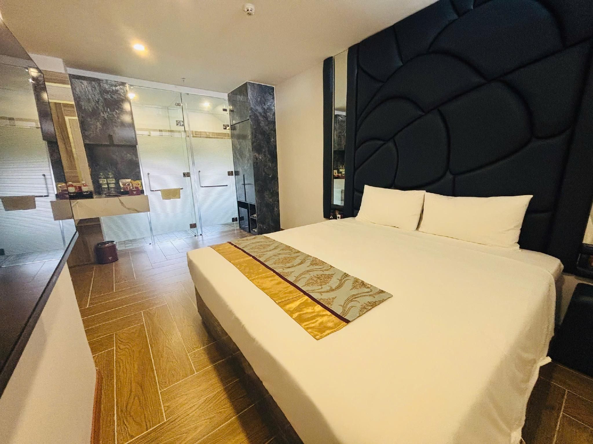 Superior Queen Bed