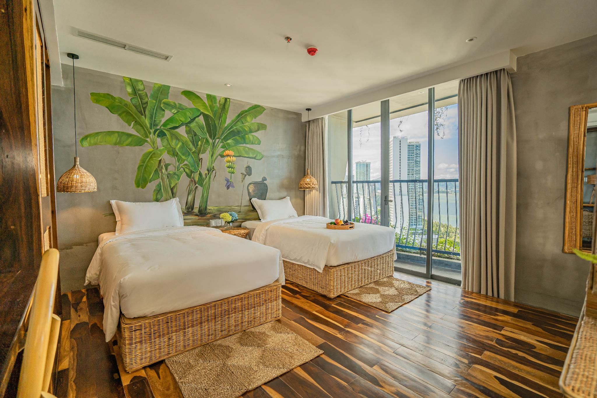 Apartment with Balcony and Sea View