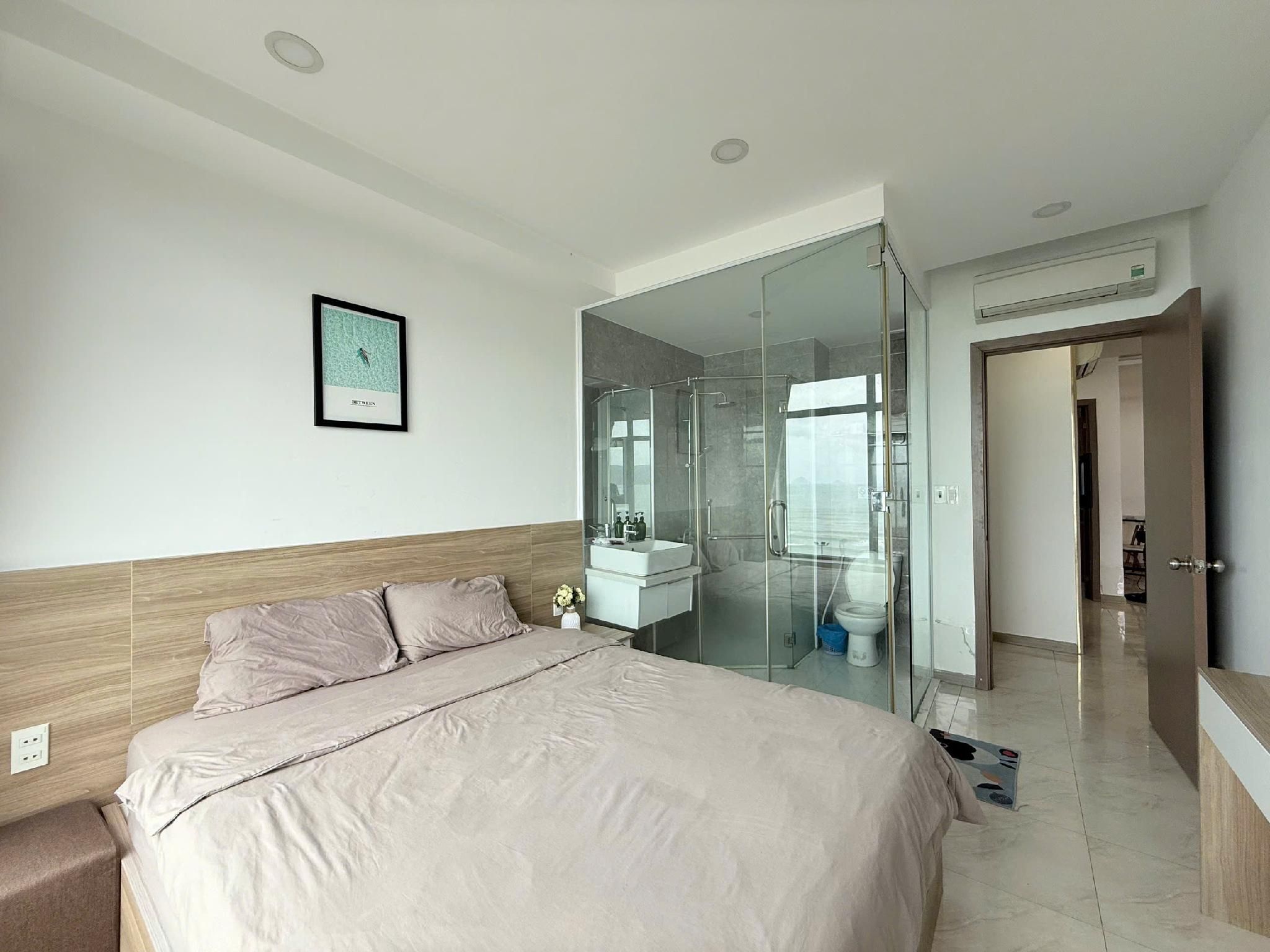3-Bedroom Sea View Apartment with Balcony