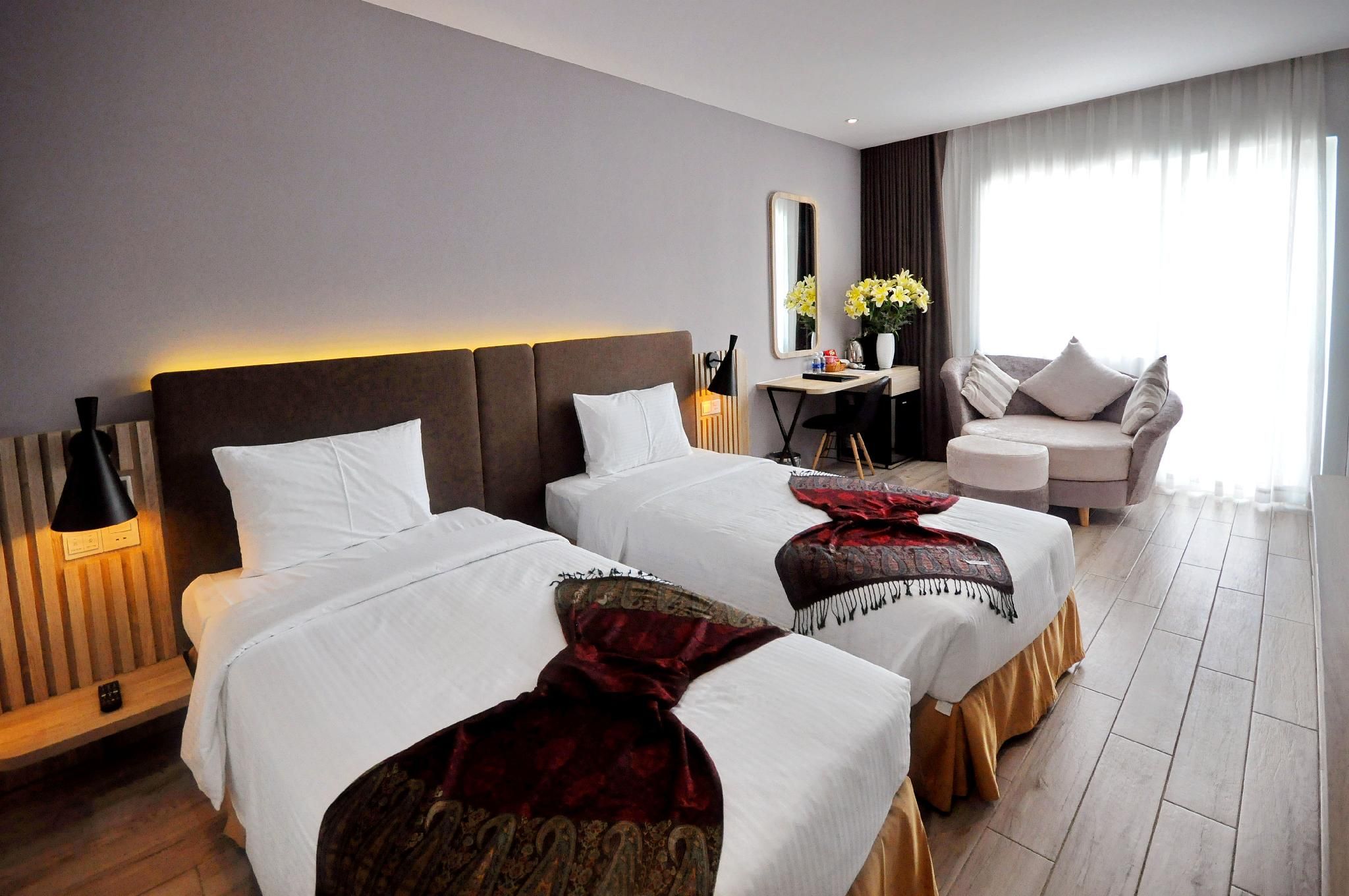 Family Connecting Rooms - King & Twin Beds