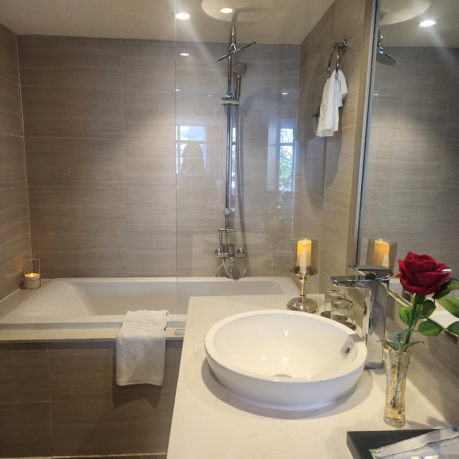 Lovey Day Suite