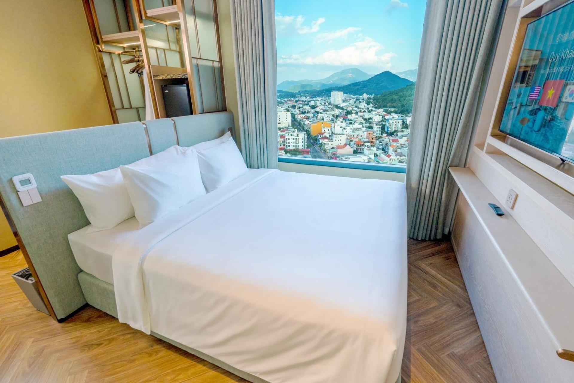 Club City View Room