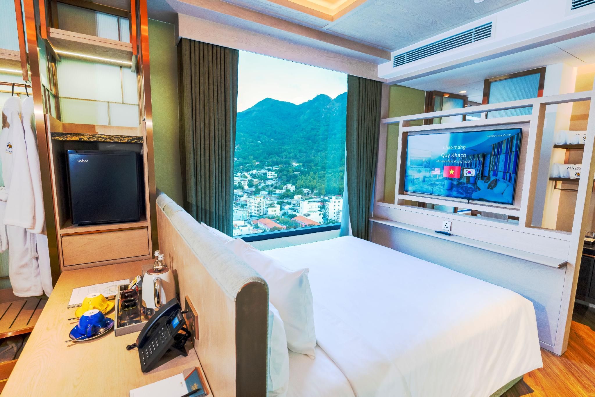 Club City View Room