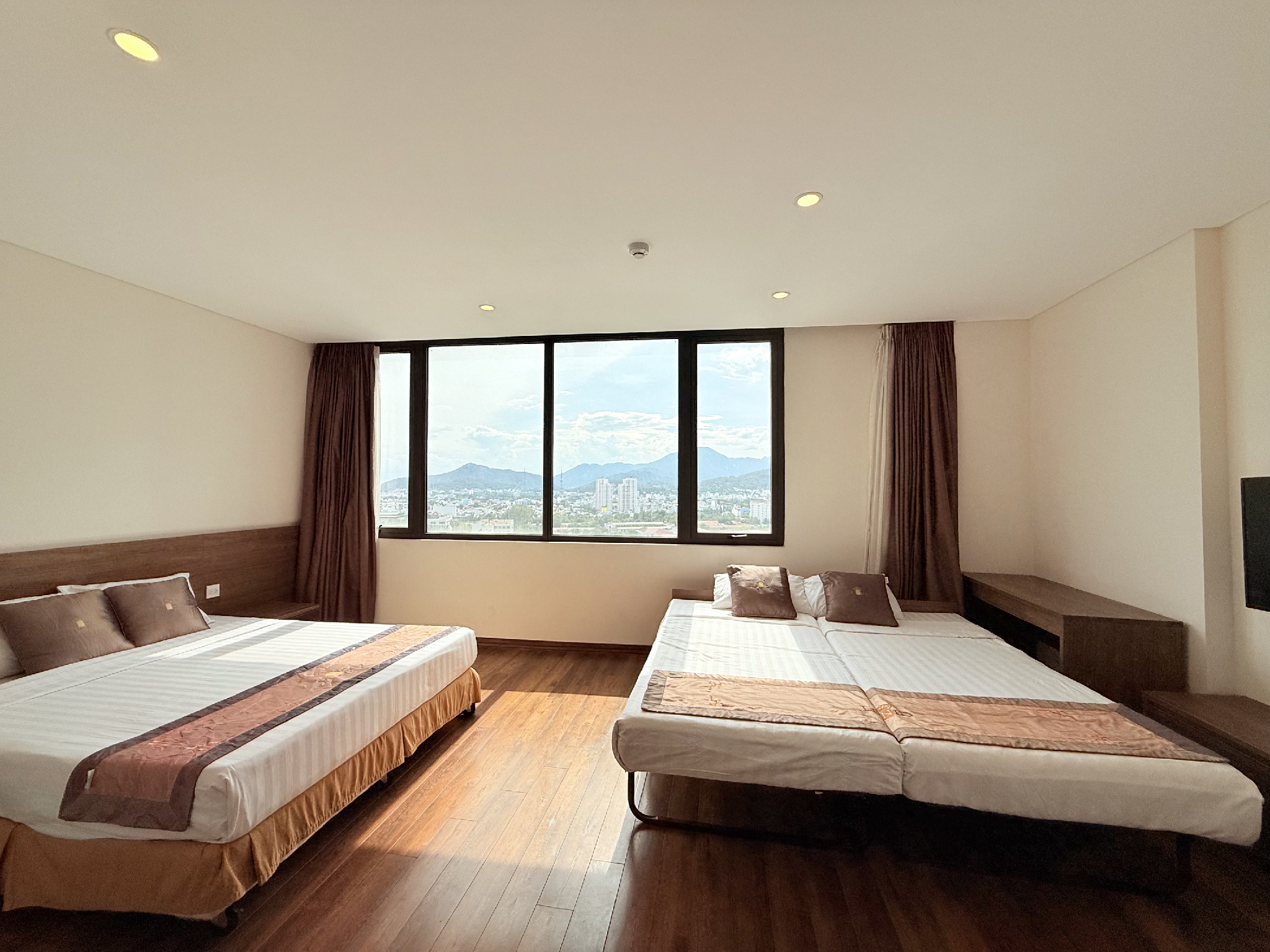 Mountain View Room with 2 Queen Beds