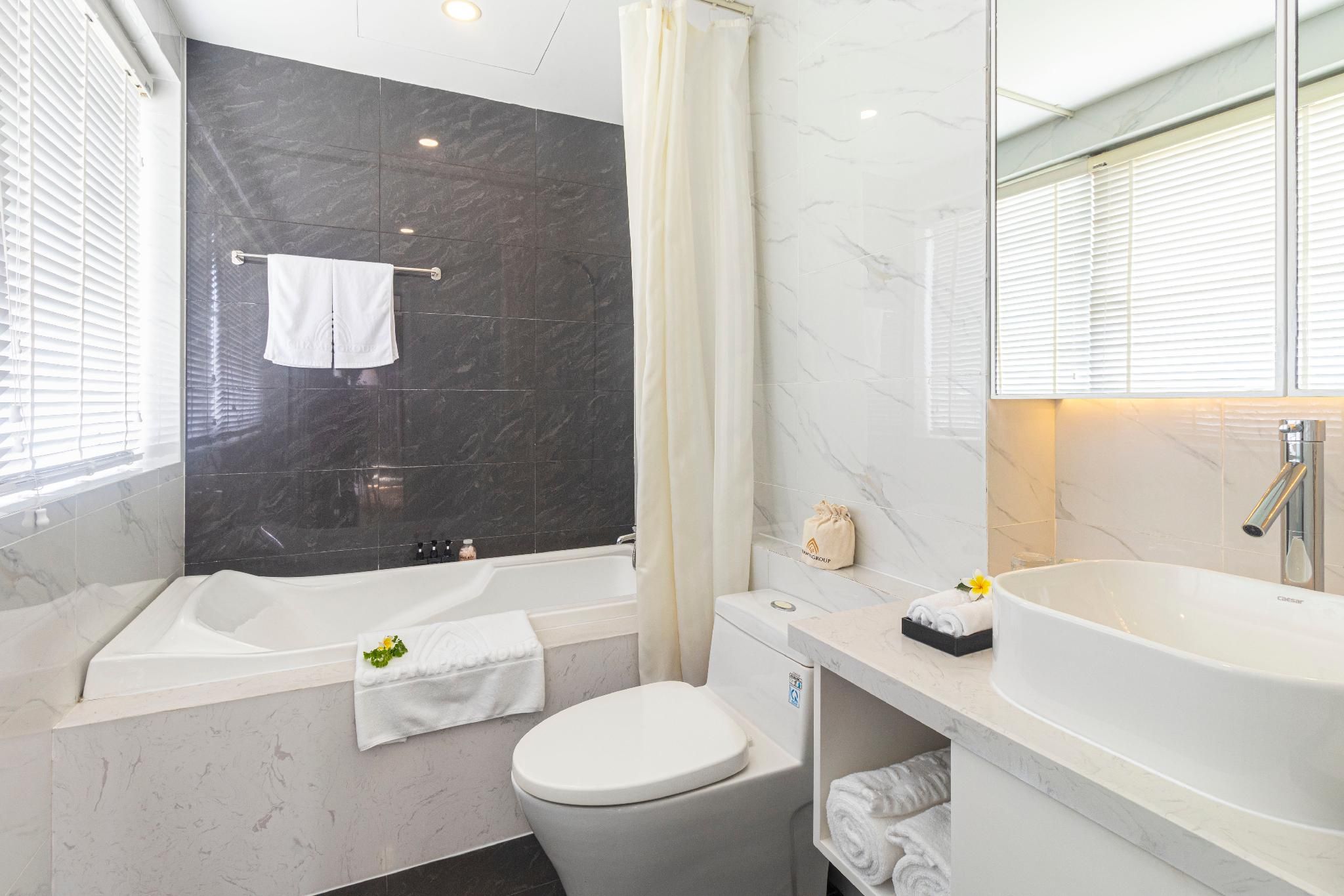 Kubera King Suite