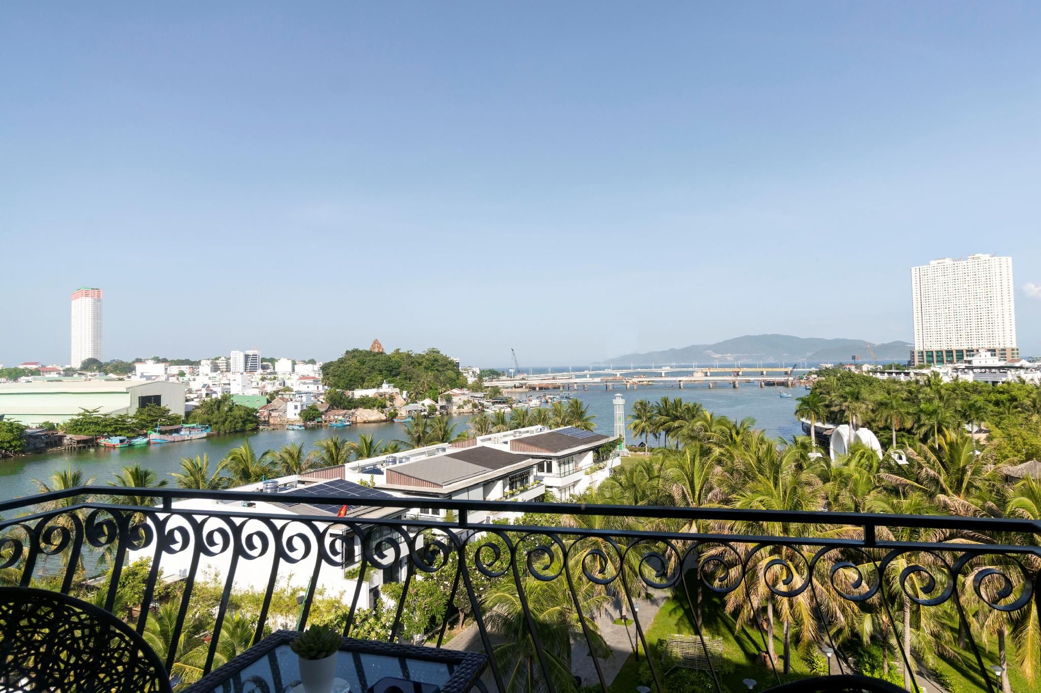 Uma Premier Suite for 3 People