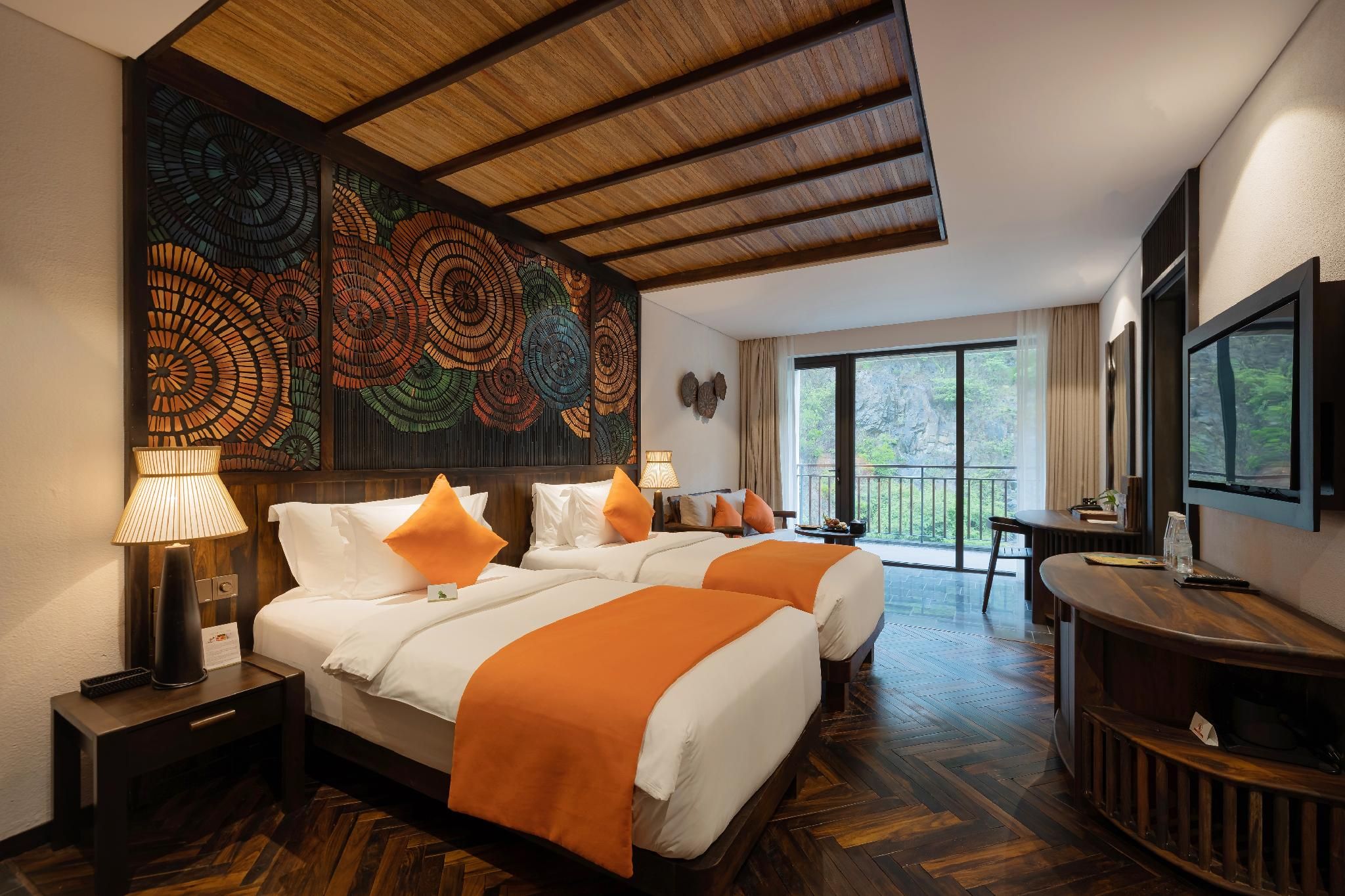 Deluxe Mountain View with Children Themed Room