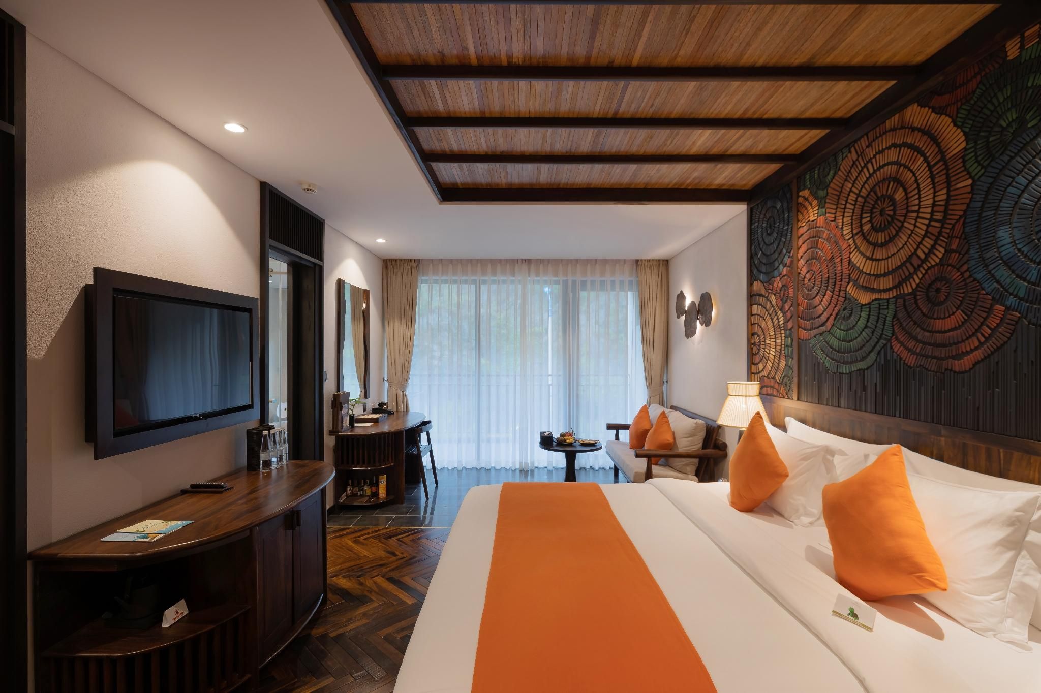 Deluxe King Room Garden View With Children Themed Room