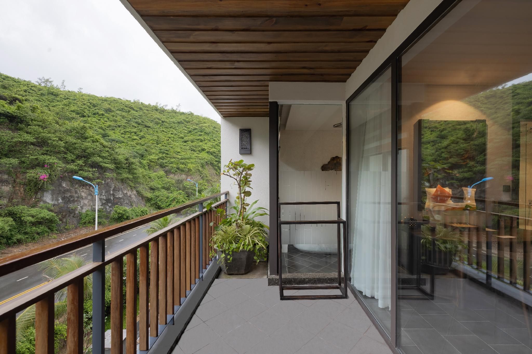 Deluxe Mountain View with Children Themed Room