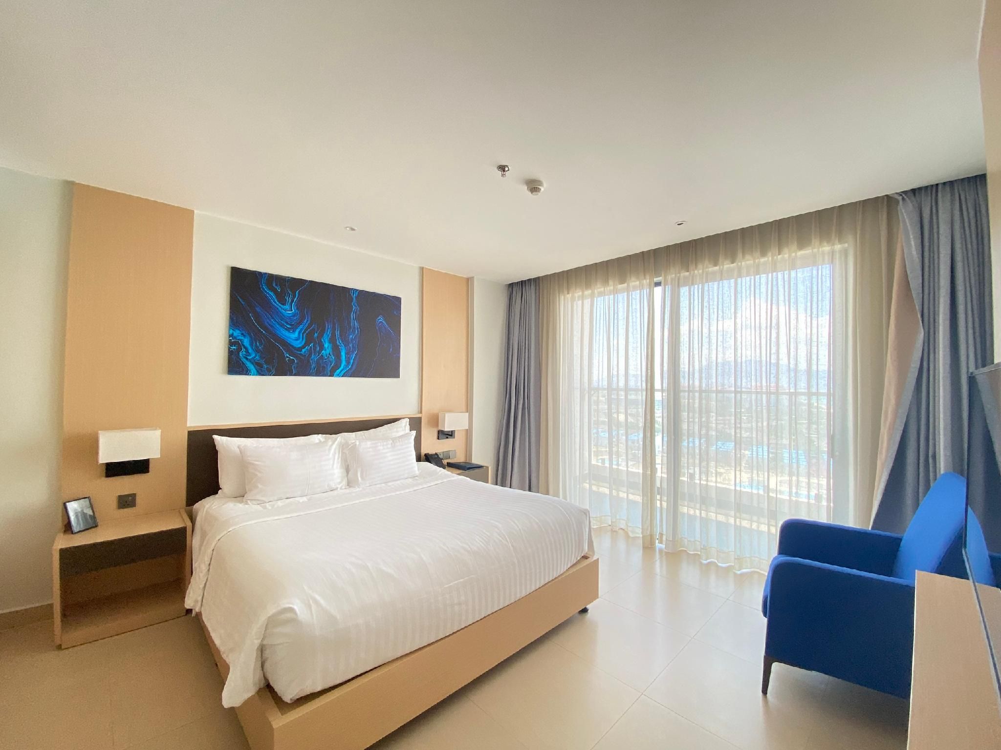 One Bedroom Family Suite with Balcony