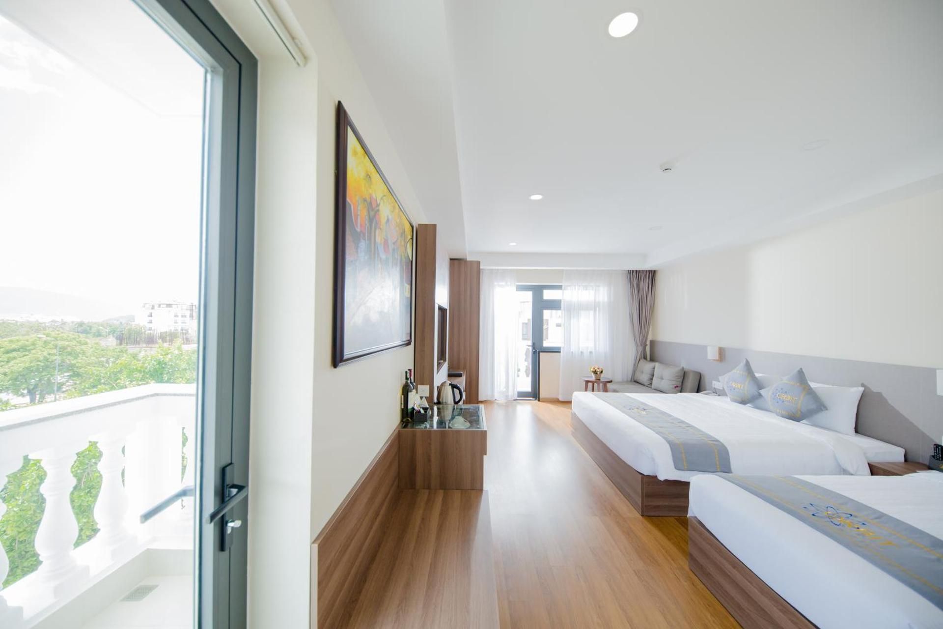 Premier Deluxe Triple Mountain View