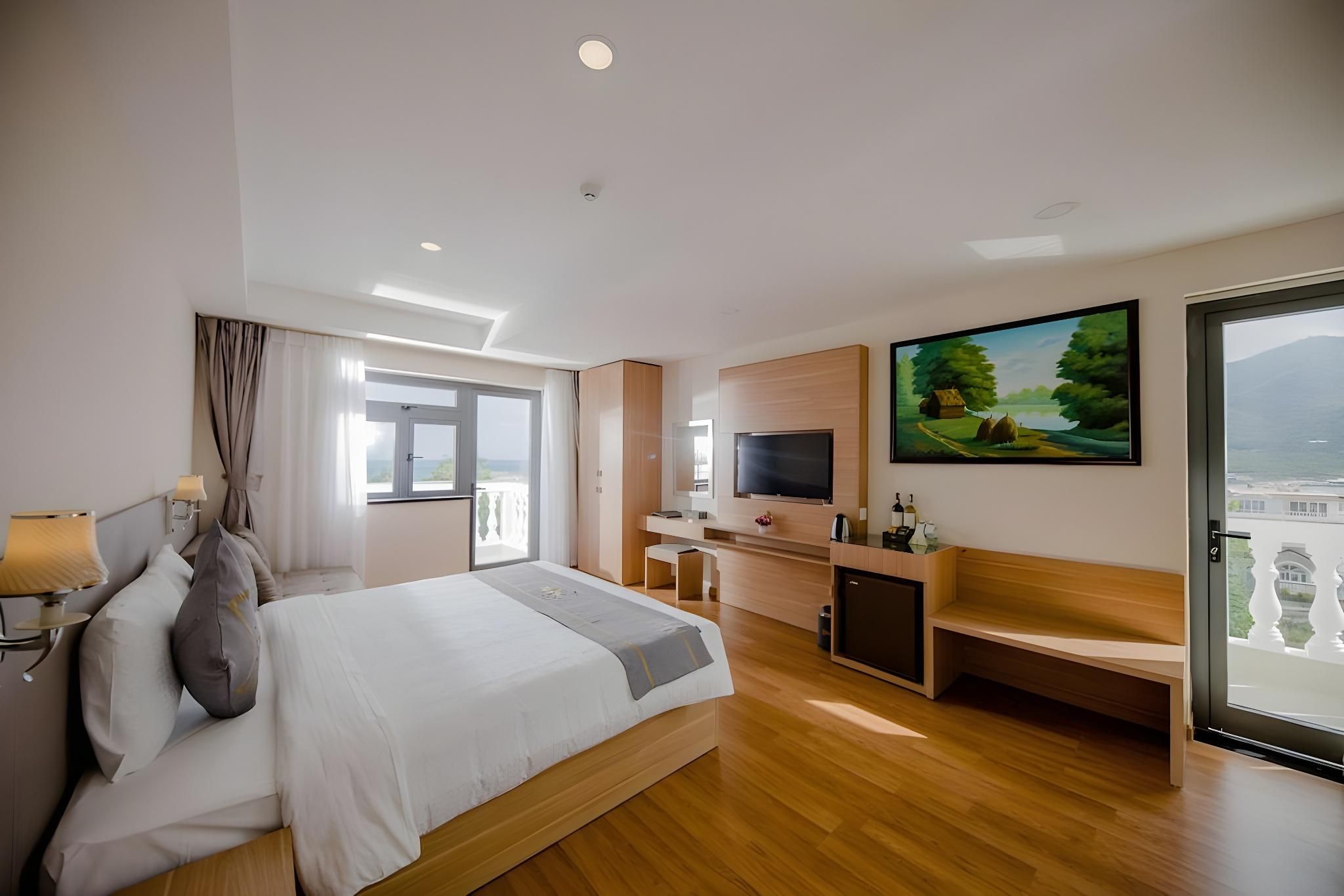 Premier Deluxe Sea View Room