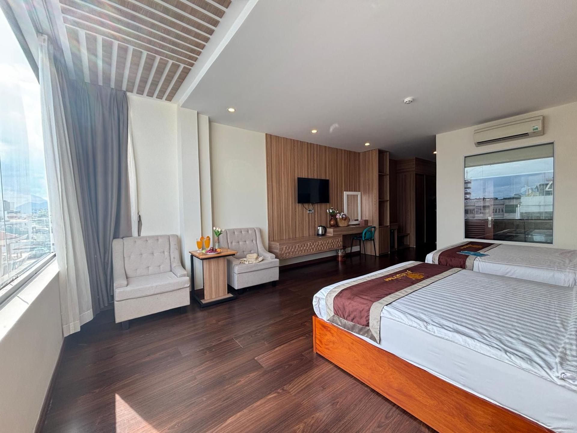 Deluxe Family Room