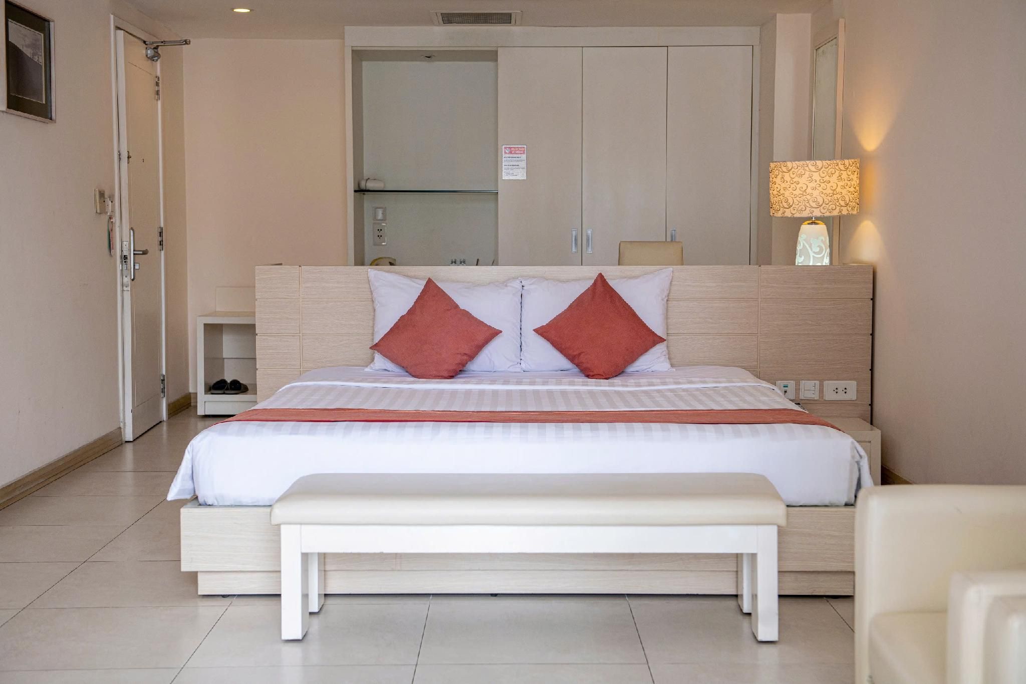 Deluxe City View with King Bed