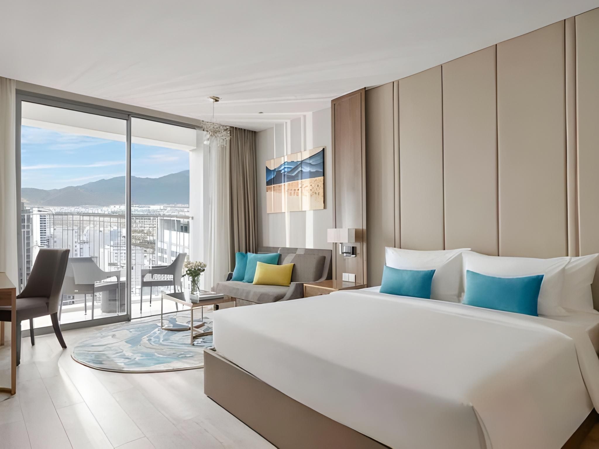 Deluxe Partial Sea View