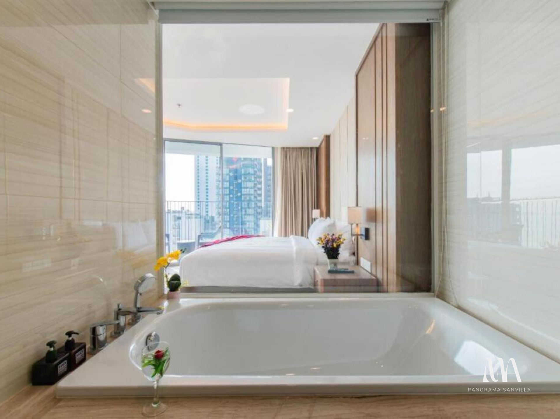 Deluxe City View with Bathtub