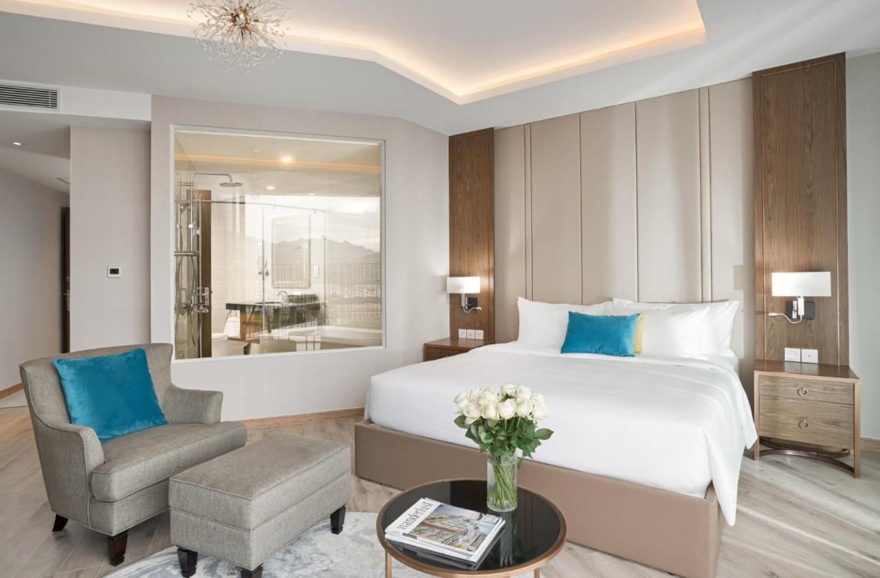 Executive Sea View Double Suite with Bathtub