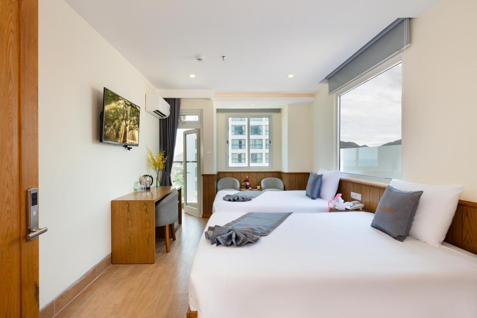 Superior City View Room