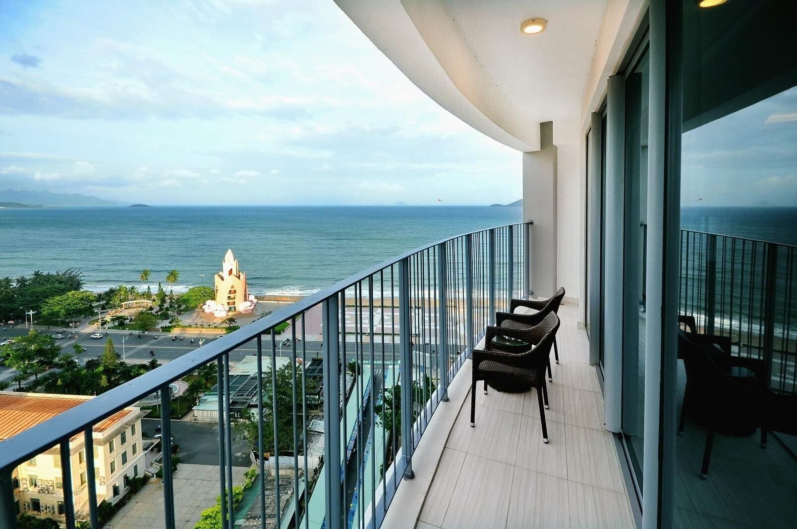 Deluxe Partial Sea View