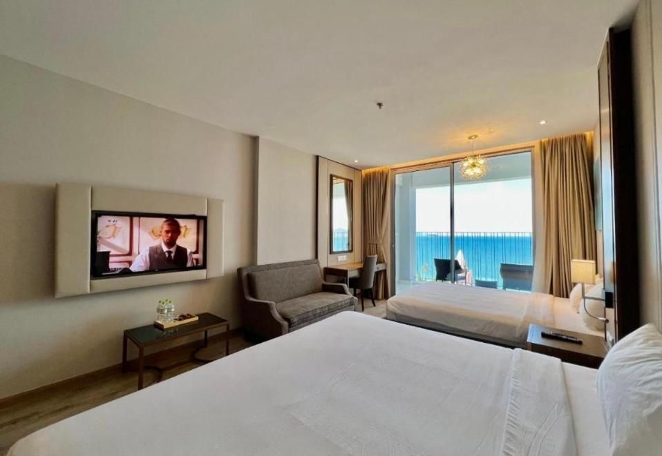 Family Room with Sea View
