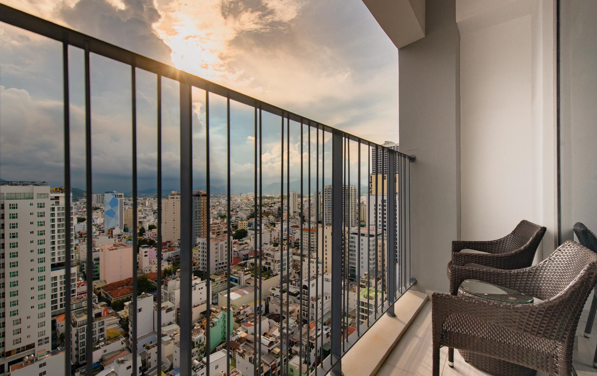 2 Queen Beds City View
