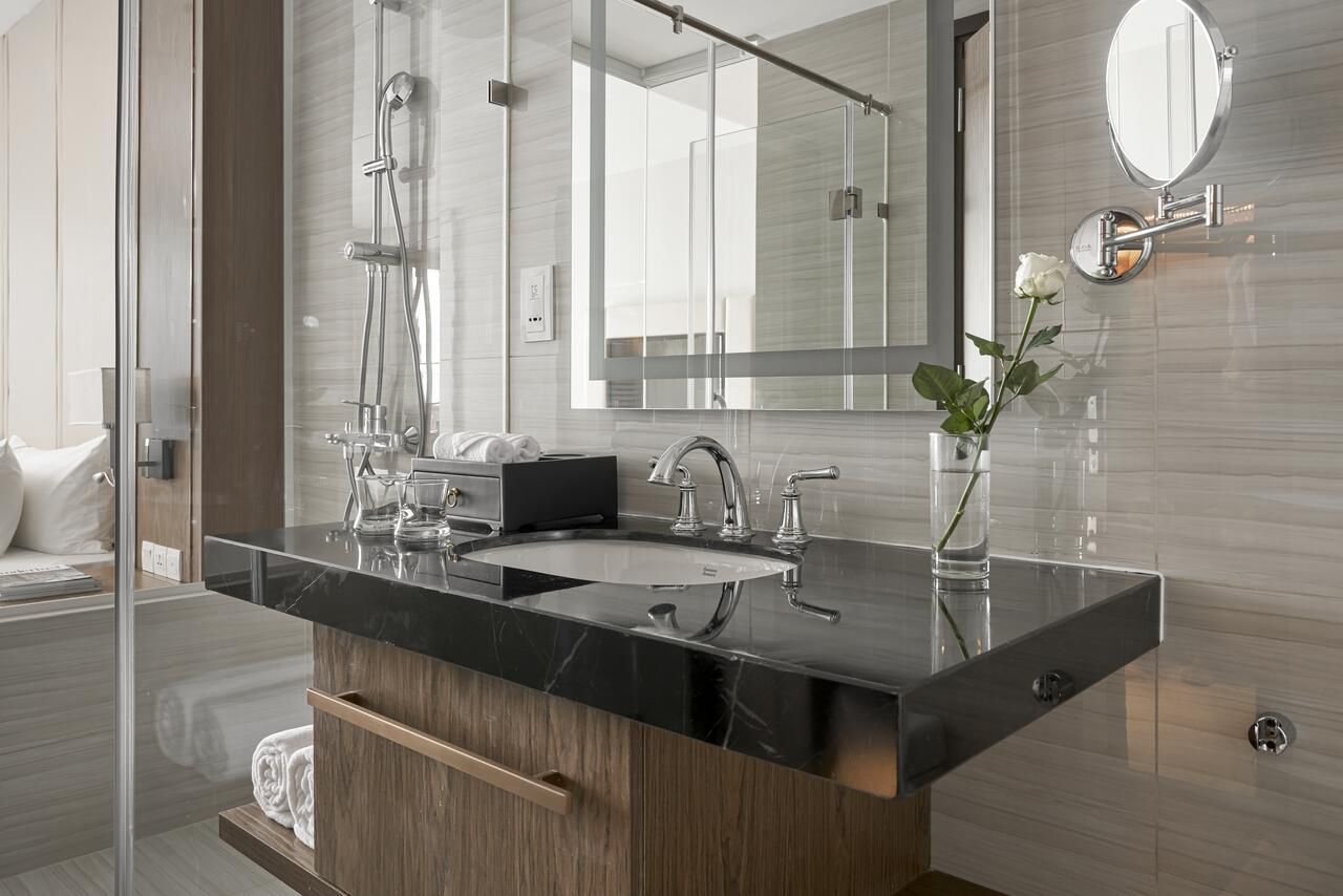 Skyline King Suite