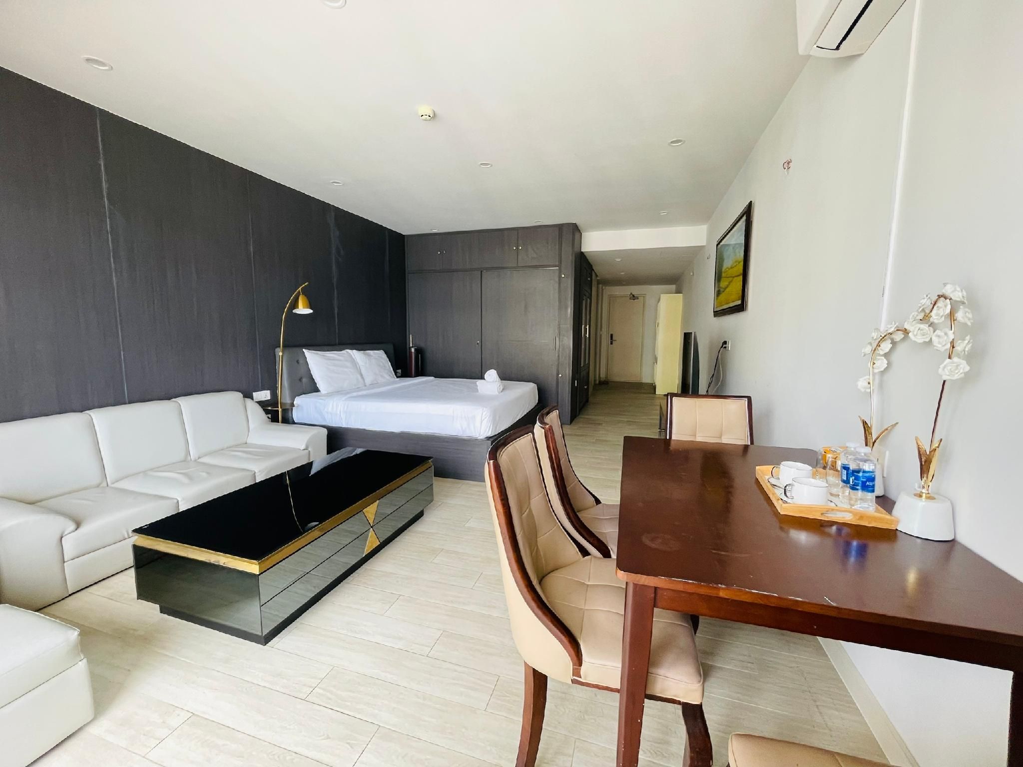 One Bedroom Deluxe Mountain View